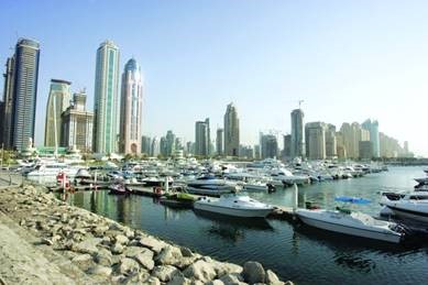 الصورة توضح عدد من مباني دبي 