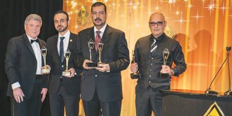 ​الصورة : فريـق مركز دبي للإحصاء خلال حفل جائزة الأعمال الدوليــة 