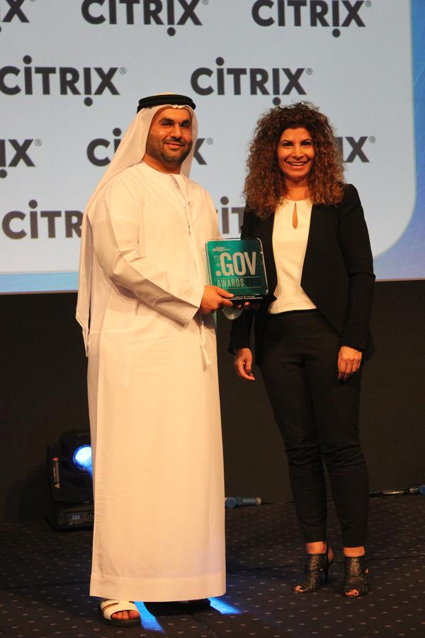 ​Image : Director of the IT and Statistics Systems Department Ahmed Al Dashti Receives the Award 